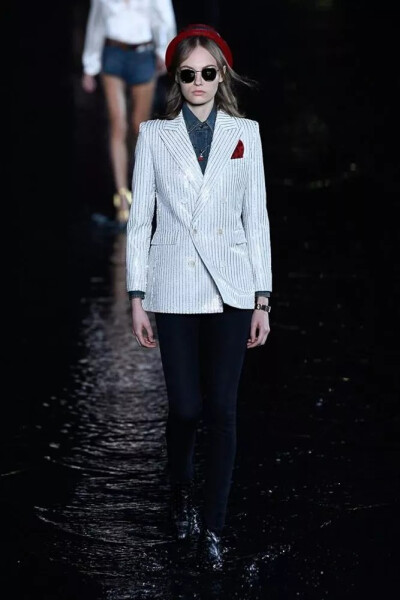 Saint Laurent 2019春夏系列 纽约时装周
设计师：Anthony Vaccarello