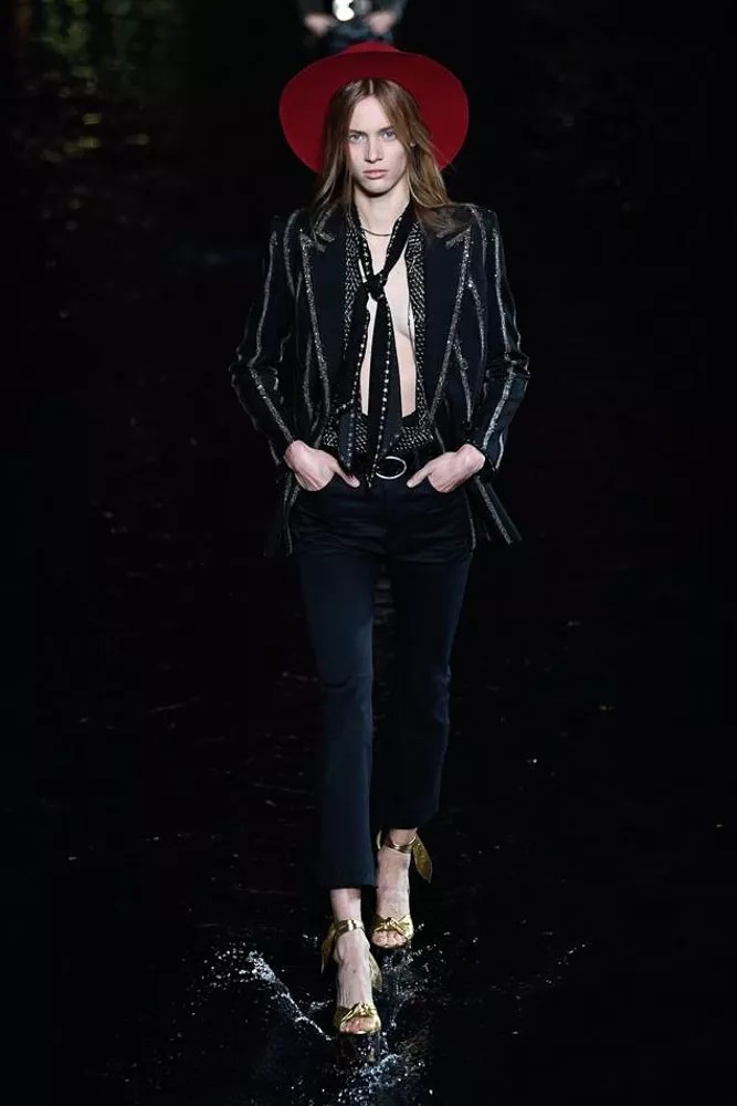 Saint Laurent 2019春夏系列 纽约时装周
设计师：Anthony Vaccarello