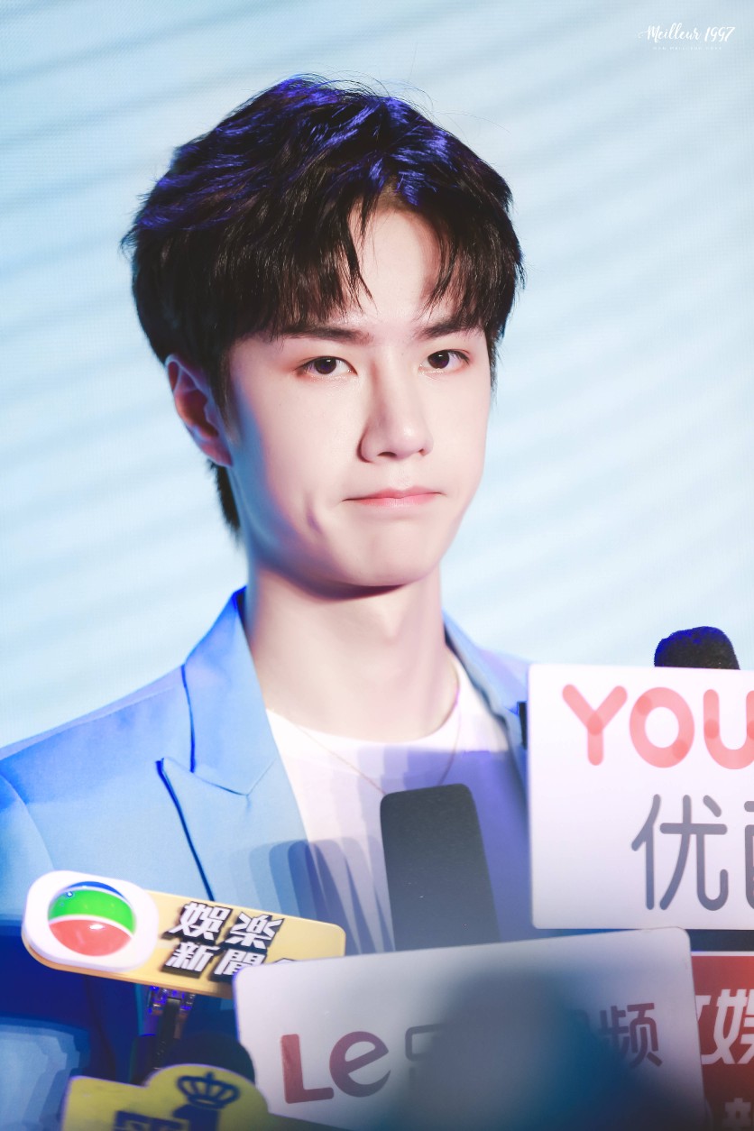 180926 味全乳酸菌品牌代言人签约发布会 ​​​#UNIQ王一博# cr:logo
