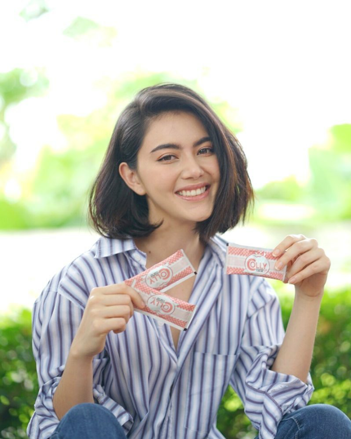 【Mai】
全名:黛薇卡?霍內(nèi)（Davika Hoorne），1992年5月16日出生于泰國曼谷，泰國當(dāng)紅女演員、模特。泰國、比利時(shí)混血兒。
主要演藝作品:《愛神之影》、《破曉之愛》、《惡玫瑰公主》、《千里香》、《愛已成殤》、《曙光》等