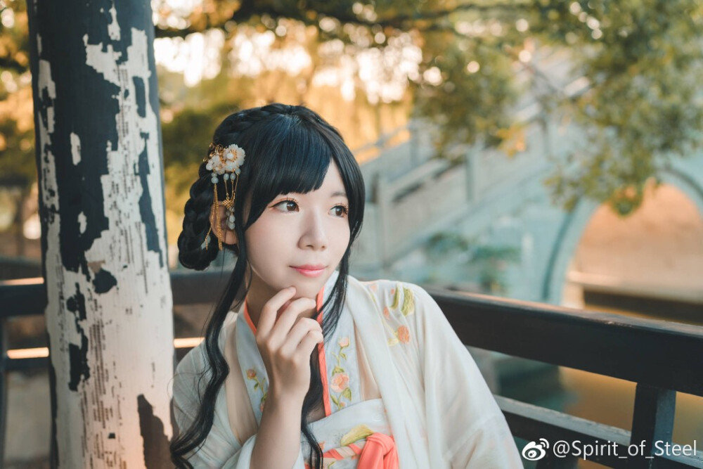 #上海约拍# #汉服摄影# #汉服约拍# #人像摄影#
《山茶花》
出镜：Su.su
摄影、后期：@Spirit_of_Steel 