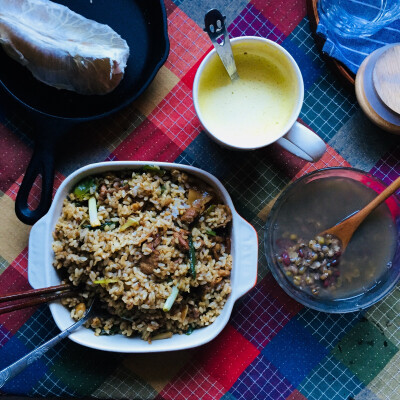 辣椒炒肉炒饭。豆子粥。南瓜牛奶。柚子
2017.11.08
