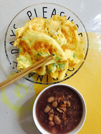 早餐鸡蛋饼+黑米粥