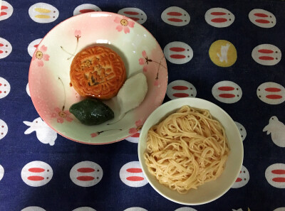 细面+五仁月饼+松饼