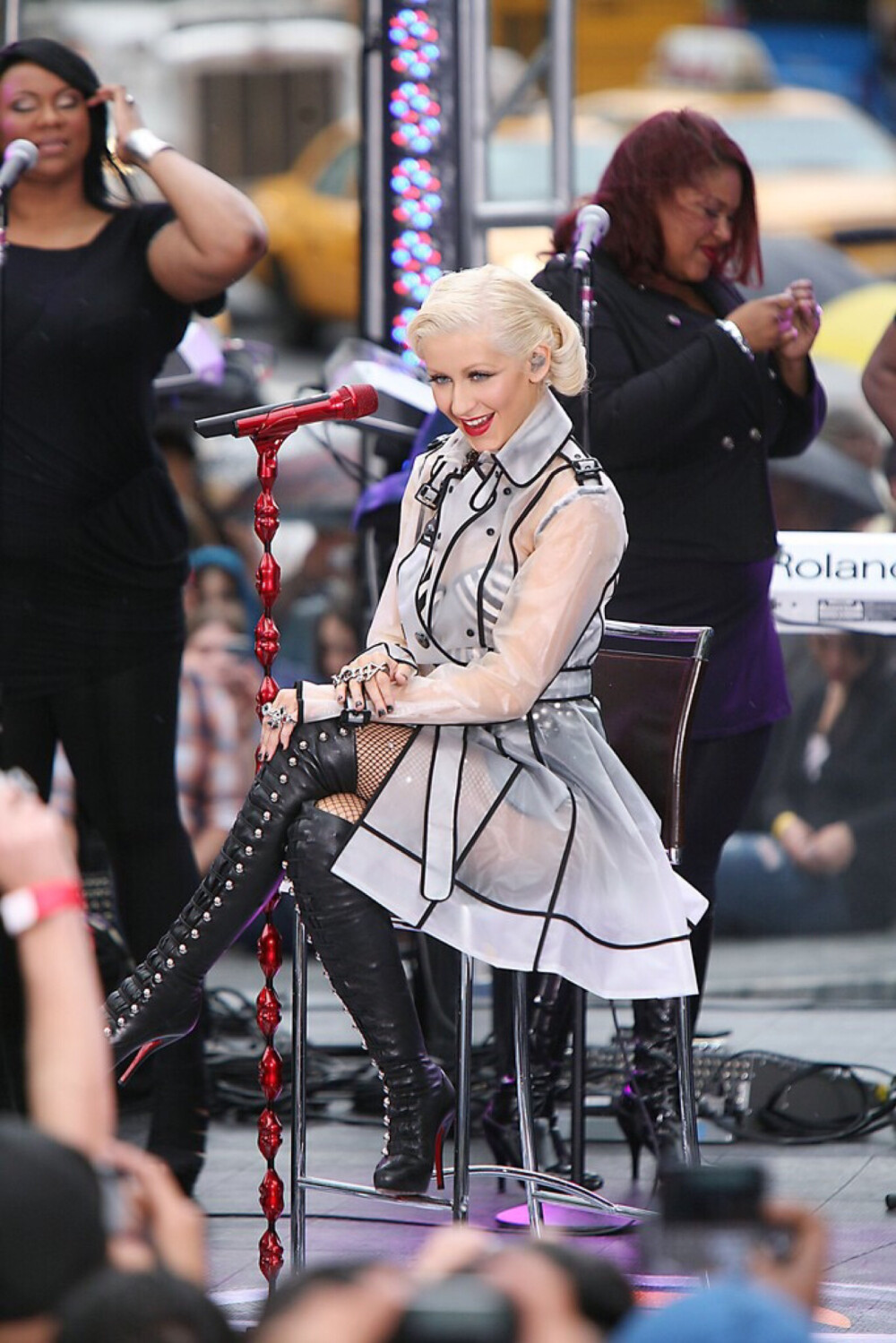 Christina Aguilera 2010年bionic时期，参加early show。