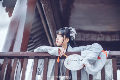 妆造/摄影/后期：@木有东南枝
出镜:@哪吒QWQ 