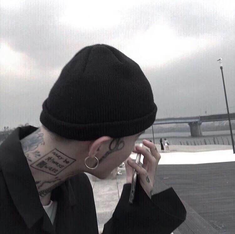 黑 暗 是 温 柔 即 刺 眼 的 光.