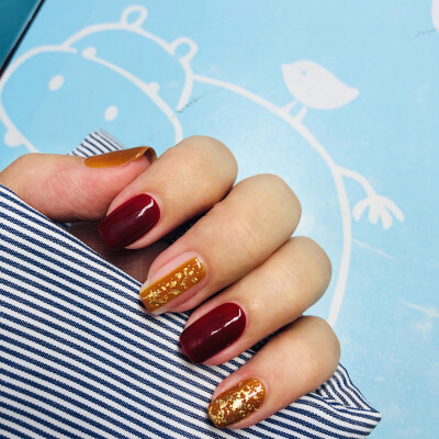 美甲。焦糖色。