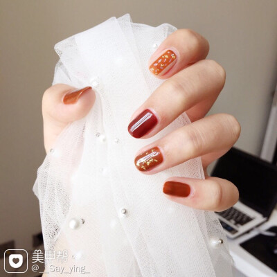 美甲。焦糖色。