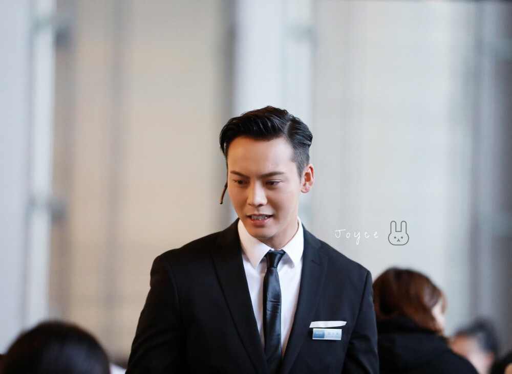 【陈伟霆 William Chan】橙红年代 刘子光 探班 4792 x 3501 px (图源：微博 @joycelelejoy很等等 weibo.com/6312971464/GC2aUA4Ol)