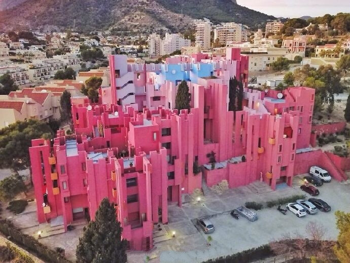 西班牙现实版纪念碑谷——La Muralla Roja 红墙马卡龙色的梦幻迷宫[米奇喜欢]少女心炸裂~#带着微博去西班牙# ?