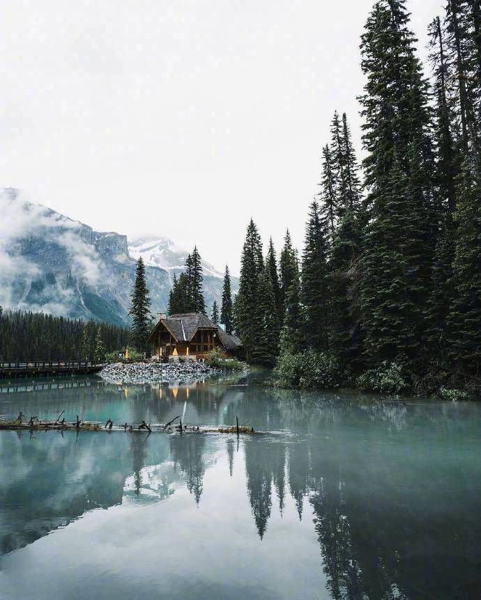 加拿大班夫国家公园的梦莲湖Moraine Lake，加拿大真是值得一去的地方 ​