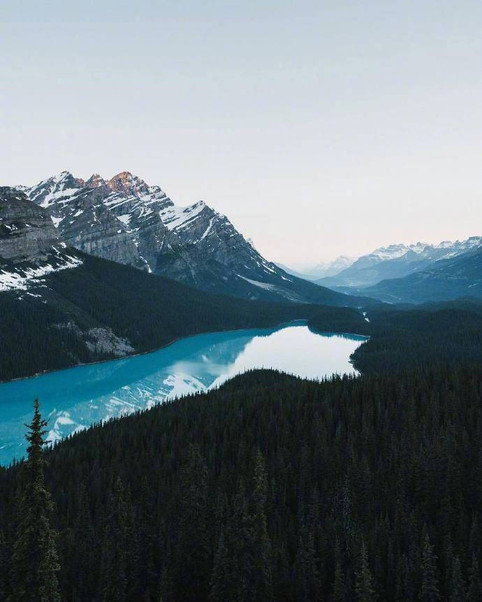 加拿大班夫国家公园的梦莲湖Moraine Lake，加拿大真是值得一去的地方 ​