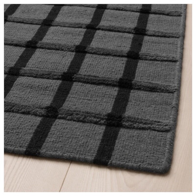 FOULUM 法奥鲁
平织地毯, 灰色 手工制作 灰色, 黑色,
170x240 厘米
由手艺精湛的工匠手工编织，每一件都独一无二。在印度境内的正规编织中心制作，那里拥有良好的工作环境，并为工匠支付合理的工资。
纯天然新羊毛…