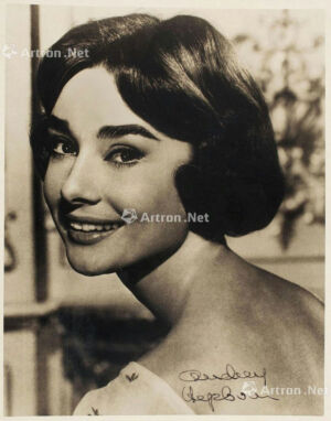 奥黛丽赫本
        第26届奥斯卡影后签名照