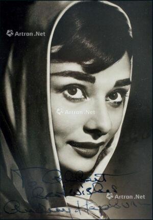 奥黛丽赫本
        第26届奥斯卡影后签名照