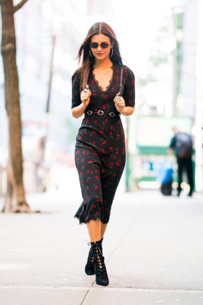 Victoria Justice in Newyork outlook（真是个小腰精）