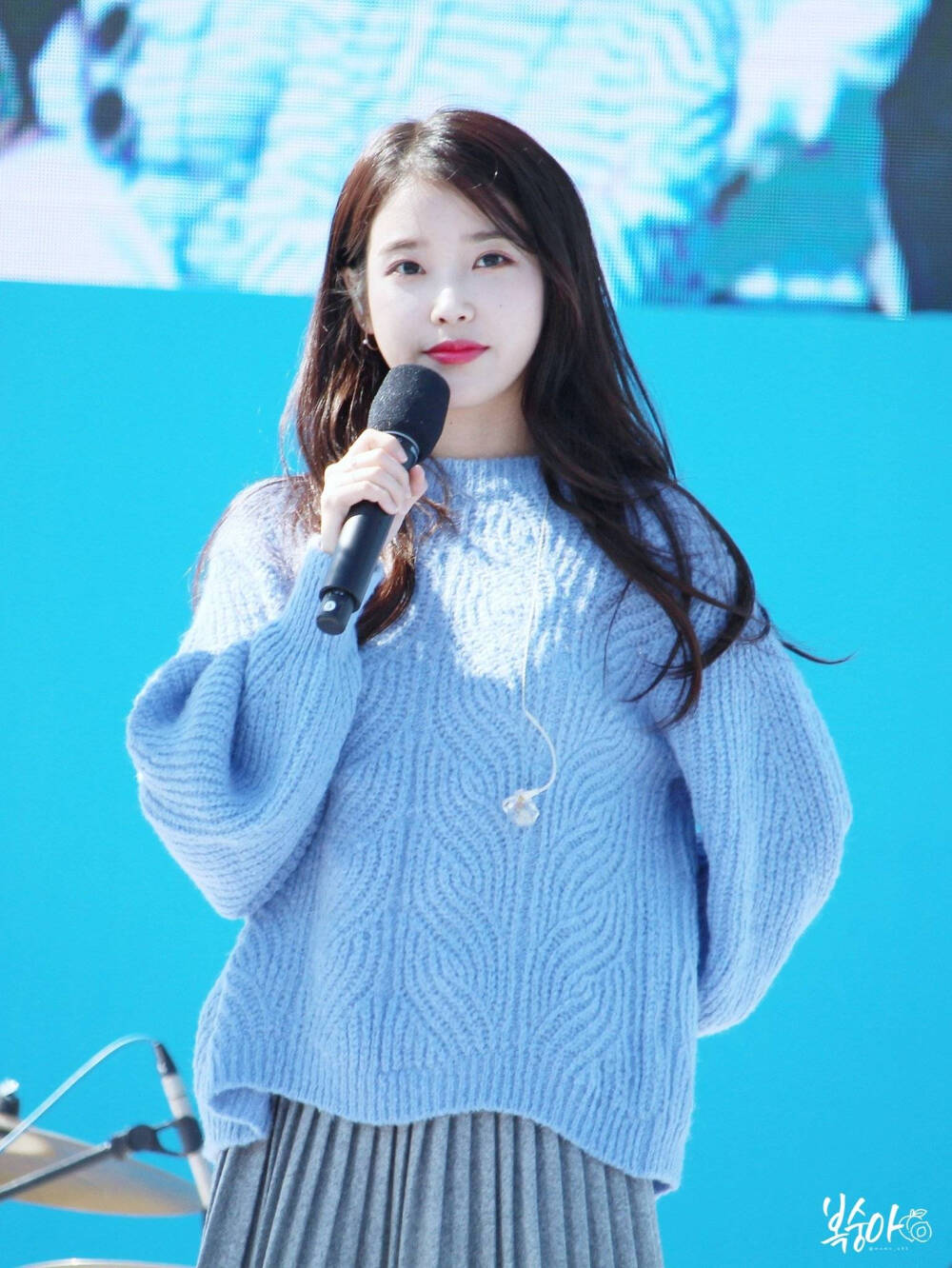 IU