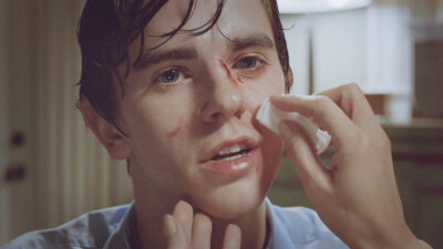 图源微博（Freddie Highmore