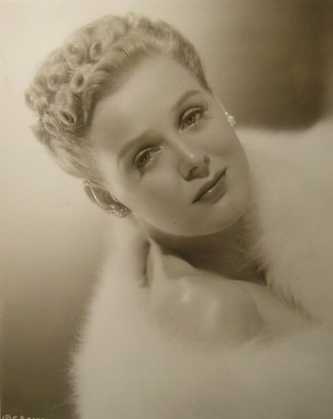 葛洛丽娅·斯图尔特Gloria Stuart