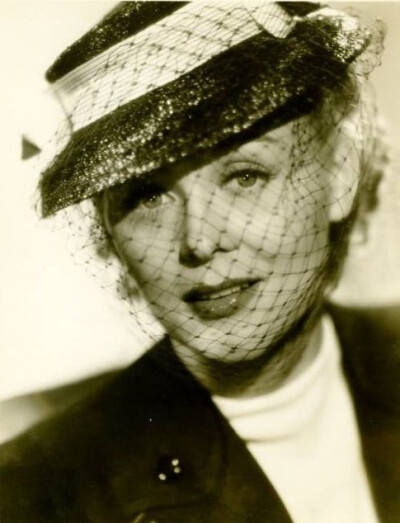 葛洛丽娅·斯图尔特Gloria Stuart