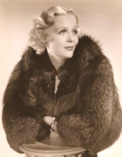 葛洛丽娅·斯图尔特Gloria Stuart