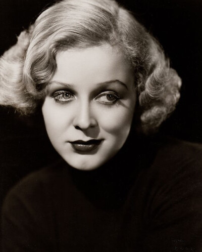 葛洛丽娅·斯图尔特Gloria Stuart