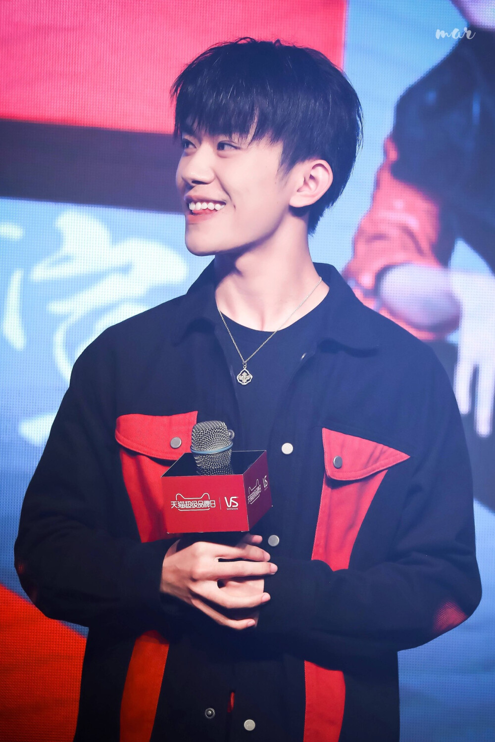 易烊千玺tfboys沙宣全球代言人高清帅气