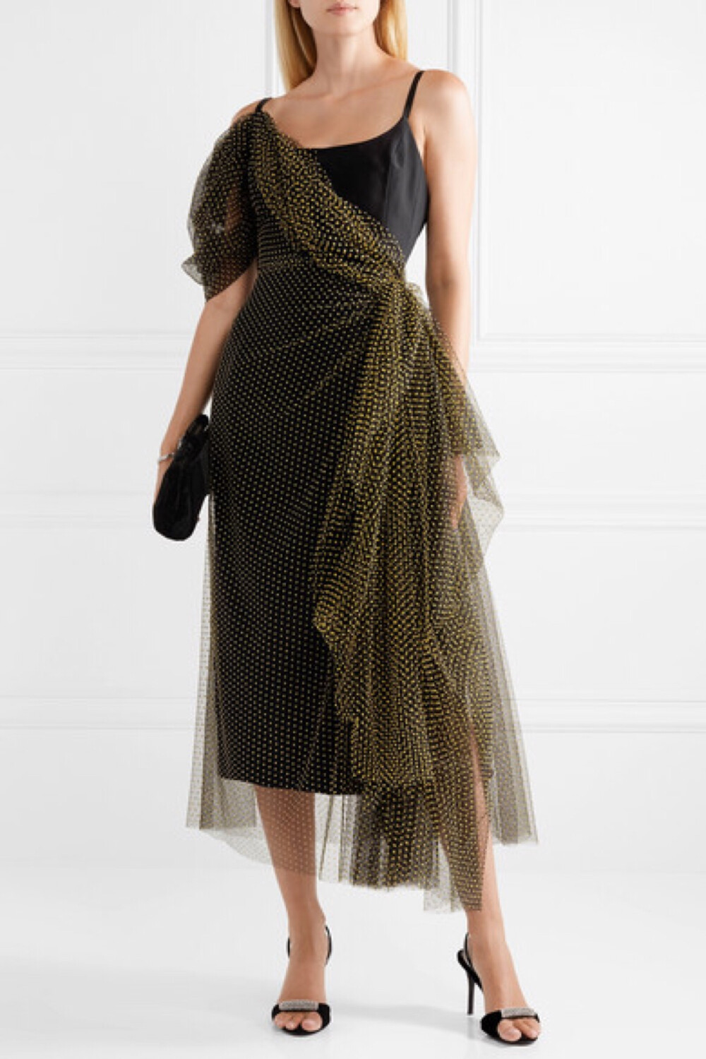 carolina herrera 这款连衣裙让你在步入场内之际,即成为人海中的目光