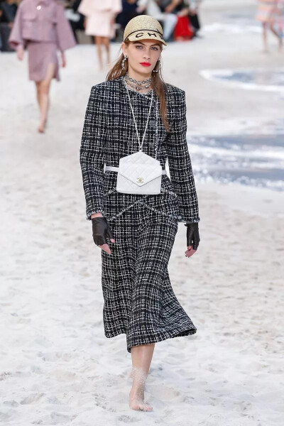 CHANEL 2019春夏高级成衣系列 巴黎时装周
创意总监Karl Lagerfeld