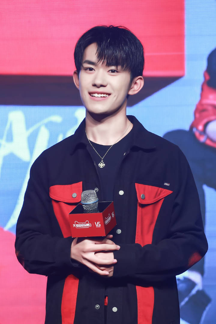 易烊千玺tfboys沙宣全球代言人高清帅气