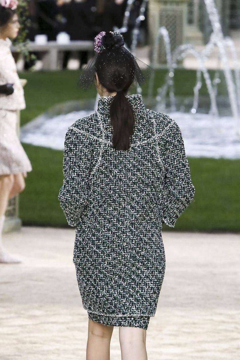 Chanel Spring 2018 Couture ：
Vittoria Ceretti