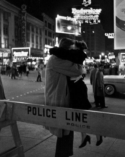 Henri Cartier-Bresson.
New Year’s Eve，Times Square，New York，1959.