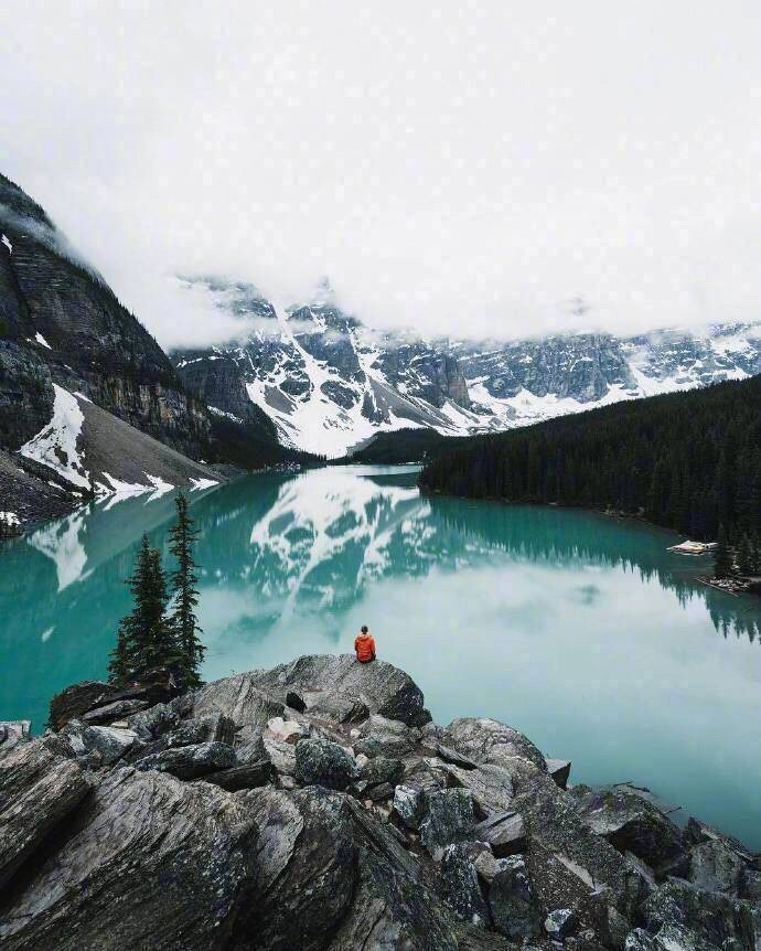 加拿大班夫国家公园的梦莲湖Moraine Lake ​