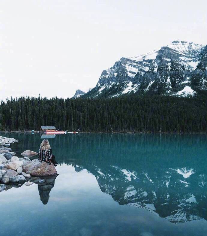 加拿大班夫国家公园的梦莲湖Moraine Lake ​