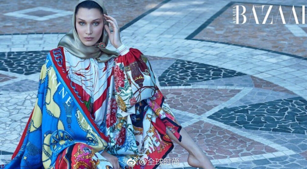 时尚明星#BellaHadid# 登上《HarpersBazaar》阿拉伯版封面，高耸的发髻，夸张的珠宝，倒是看不出违和感，贝拉的这组画报你觉得怎么样？ ​