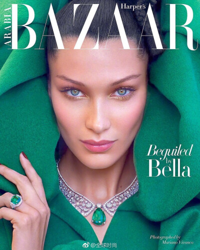 时尚明星#BellaHadid# 登上《HarpersBazaar》阿拉伯版封面，高耸的发髻，夸张的珠宝，倒是看不出违和感，贝拉的这组画报你觉得怎么样？ ​