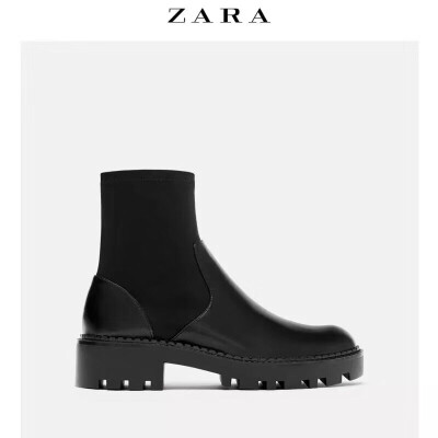 Zara最近很火的马丁靴
疯狂为它打call 上脚立刻增高5cm
它的短靴部分紧贴脚踝 不会让脚出现分层感
可以说非常好看了 (๑'ᴗ')ゞ