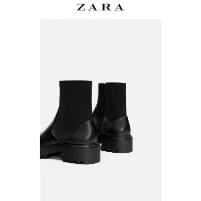 Zara最近很火的马丁靴
疯狂为它打call 上脚立刻增高5cm
它的短靴部分紧贴脚踝 不会让脚出现分层感
可以说非常好看了 (๑'ᴗ')ゞ