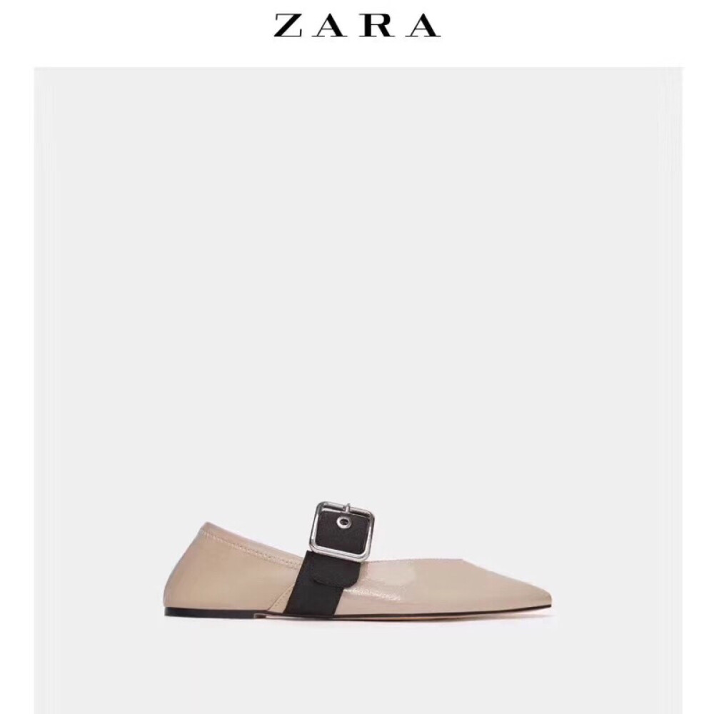 【Zara*芭蕾鞋】
miumiu即视感 脚背可以调节
这款后脚跟是仿羊皮的 可以踩着当拖鞋穿
杏色很温柔 (๑'ᴗ')ゞ
