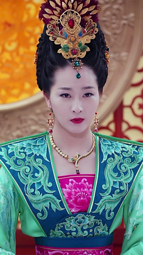 天泪传奇之凤凰无双淑妃吕星辰饰