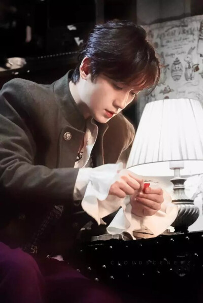 朱一龙 幻乐之城 丑 小丑居