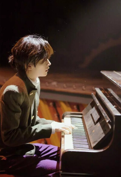 朱一龙 幻乐之城 丑 小丑居