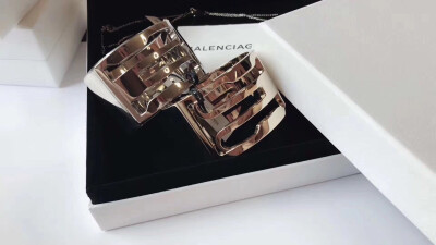 Balenciaga 巴黎世家，手环1180¥