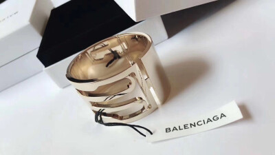 Balenciaga 巴黎世家，手环1180¥