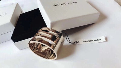 Balenciaga 巴黎世家，手环1180¥