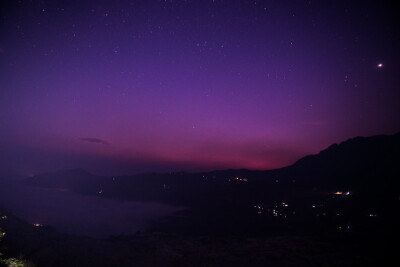 我夜坐听风，昼眠听雨，悟得月如何缺，天如何老。——戴望舒 ​​​​晚安 ​