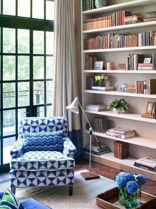 一个单人沙发，一盏落地灯，打造属于自己的读书角 ​