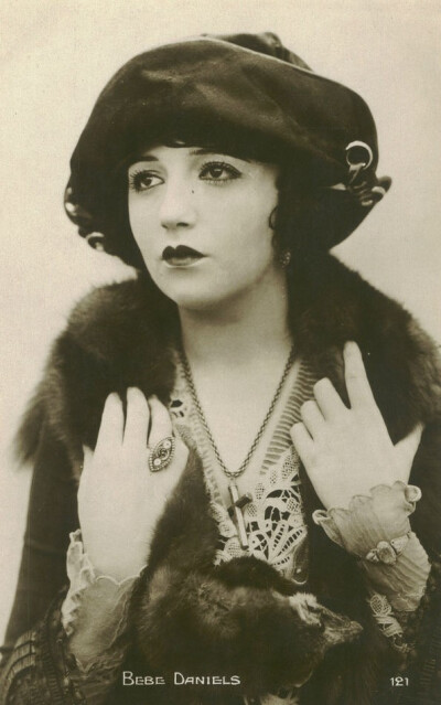 比比·黛纽斯Bebe Daniels