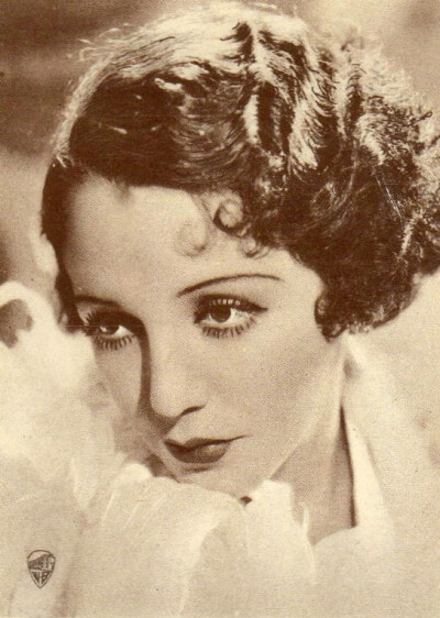 比比·黛纽斯Bebe Daniels